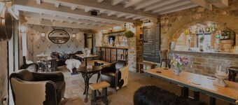 Yorkshire Dales - LUXURY 5 STAR GOLD Pet friendly Cottage, sleeps 4 with Hot Tub