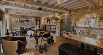 Yorkshire Dales - LUXURY 5 STAR GOLD Pet friendly Cottage, sleeps 4 with Hot Tub