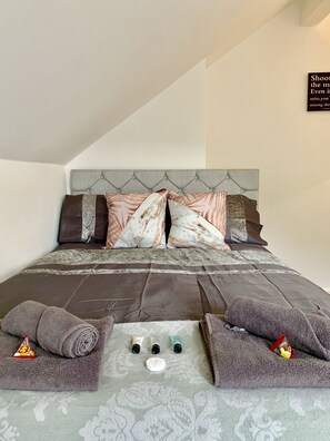 Maison, 4 chambres | 4 chambres, fer et planche à repasser, accès au Wi-Fi (inclus)
