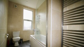 House, 4 Bedrooms | Bathroom