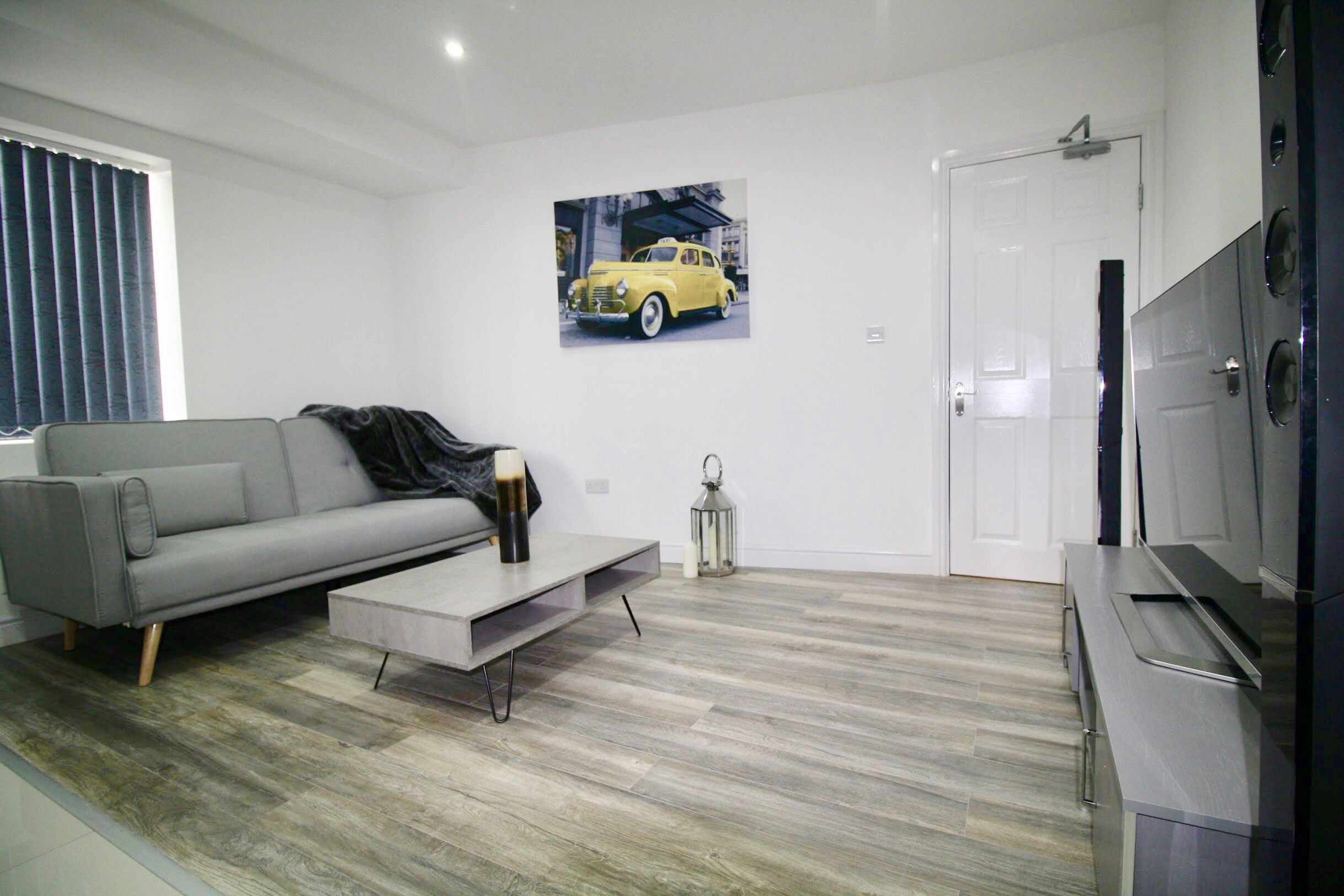 Apartment, 1 Bedroom | Living room | Flat-screen TV