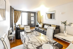 TV - Point West · Modern 2 bedroom 2 bathroom in Kensington (London)