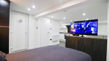 Apartment, 1 Bedroom | Room amenity