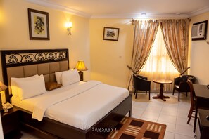 Living area - Dees Hotels Apartment & Suites (Lagos)
