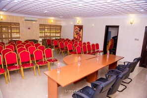 Meeting facility - Dees Hotels Apartment & Suites (Lagos)