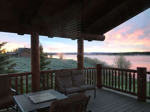 Waters Edge* 7Br, 5.5Ba, Boat Dock, Wifi, Sat Tv