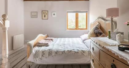 Spacious, light apartment sleeps up to four