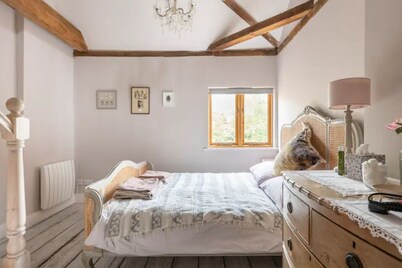 Spacious, light apartment sleeps up to four
