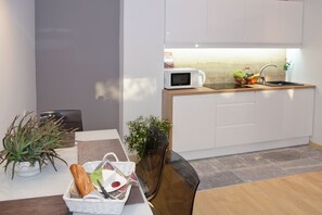 Appartement, 1 chambre | Restauration dans la chambre