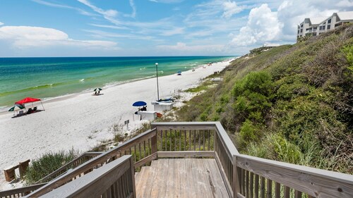 Gulf Front w/ Amazing Views, Beach Setup, Upgrades + Free Attraction Tickets!