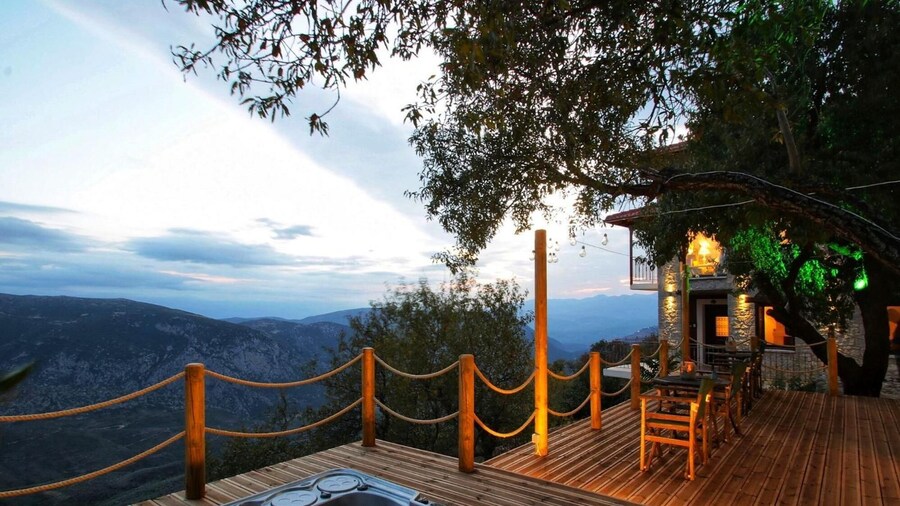 Almond House Suites Arachova - Adults Only