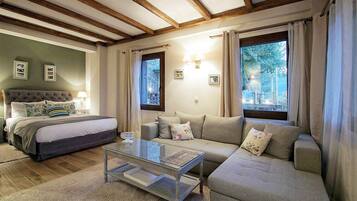 Premium Deluxe Suite with Fireplace | Premium bedding, minibar, in-room safe, individually decorated