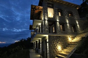 Front of property – evening/night - Almond House Suites Arachova - Adults Only (Distomo-Arachova-Antikyra)