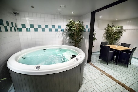 Bañera de hidromasaje interior