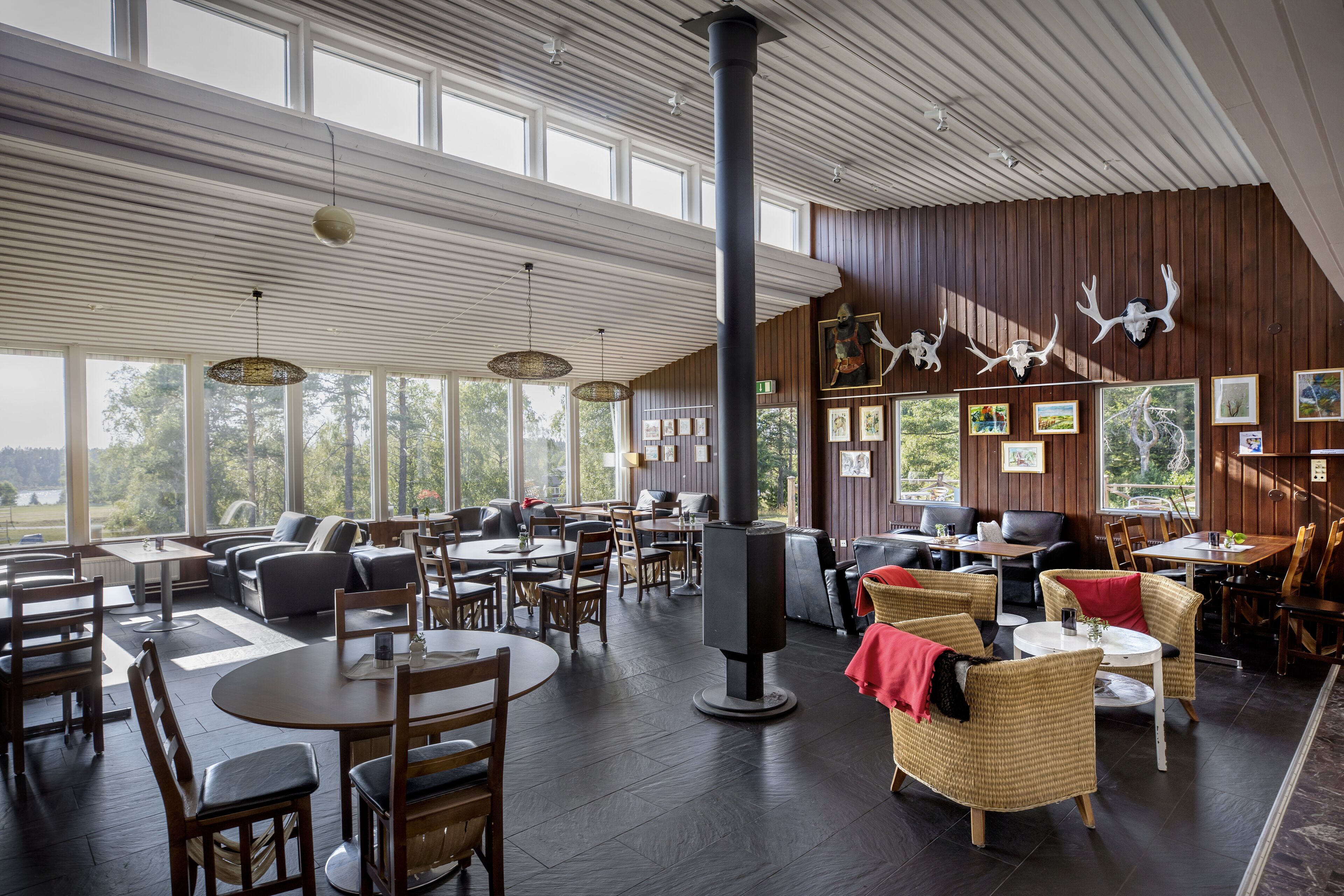 Lobby-lounge