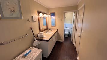 Ducha, secador de pelo y toallas