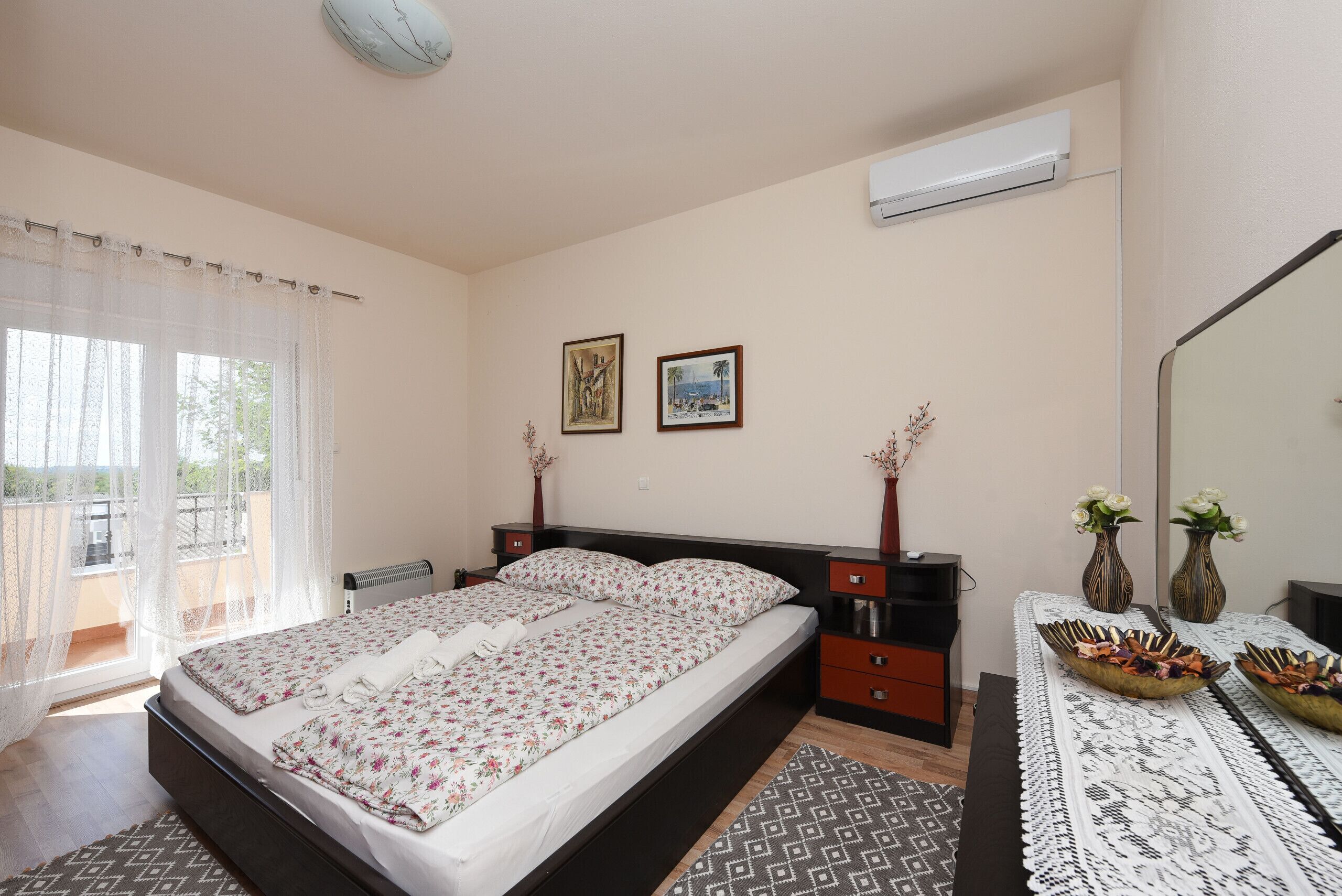 4 Schlafzimmer, Bügeleisen/Bügelbrett, kostenloses WLAN, Bettwäsche