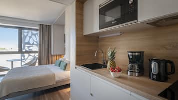 Blackout drapes, soundproofing, cribs (free), WiFi (free)