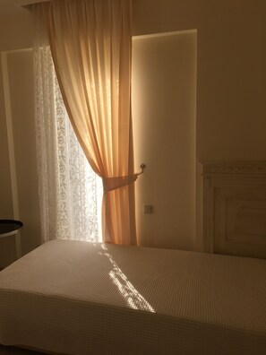 2 bedrooms, iron/ironing board, Internet, bed sheets