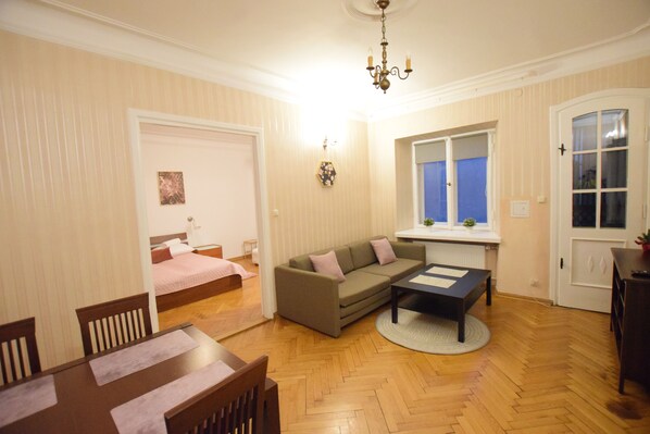 Deluxe Studio Suite | Living area | 32-inch flat-screen TV with cable channels, TV - Elegant Apartment Universitas (Warsaw)