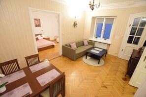 Deluxe Studio Suite | Living room
