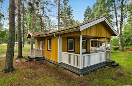 Cabaña, baño compartido (Dalälvstuga, Private WC) | Terraza o patio. First Camp Mellsta-Borlänge