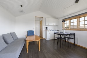 Cabin (Norastuga Plus) | Private kitchen | Fridge, microwave, stovetop, coffee/tea maker - First Camp Nora-Bergslagen (Nora)