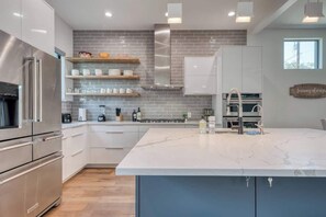 Unclassified image, 4 of 41, button