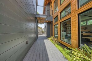 Terrace/patio - Modern Upscale Home in the Heart of Lavaca (San Antonio)