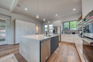 Unclassified image, 5 of 41, button