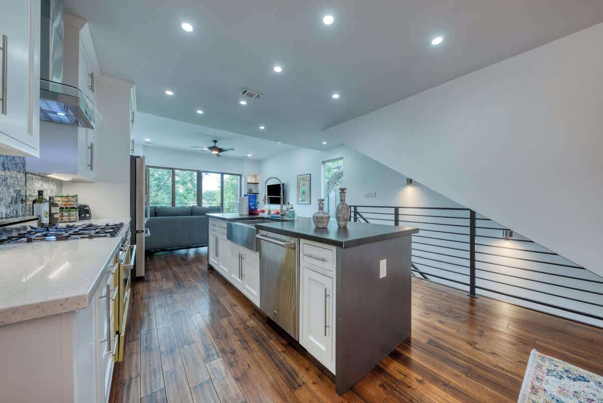 Køleskab, mikrobølgeovn, ovn, kogeplade