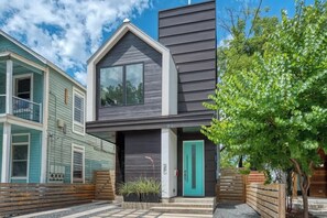 Exterior - Luxury Urban Oasis in Lavaca with Rooftop Deck (San Antonio)