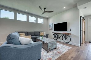 Smart TV, servicios de streaming y oficina 