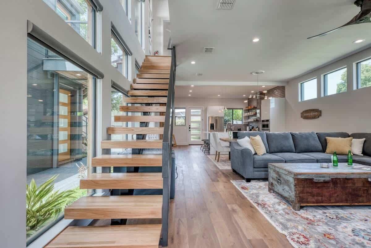 Älytelevisio, suoratoistopalvelut, työhuone