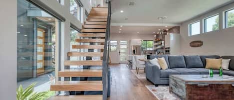 Älytelevisio, suoratoistopalvelut, työhuone