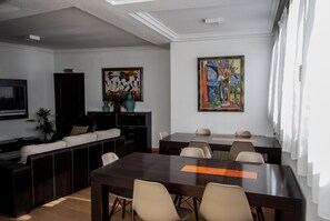 Lobby sitting area - Hotel Arrasate (Mondragon)