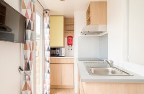 Classic Cabin (Villavagn Härsnäs) | Private kitchen