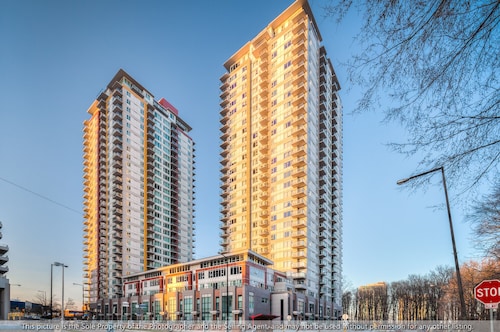 Luxury Condo in Heart of Scarborough with Close Proximity to All Entertainment