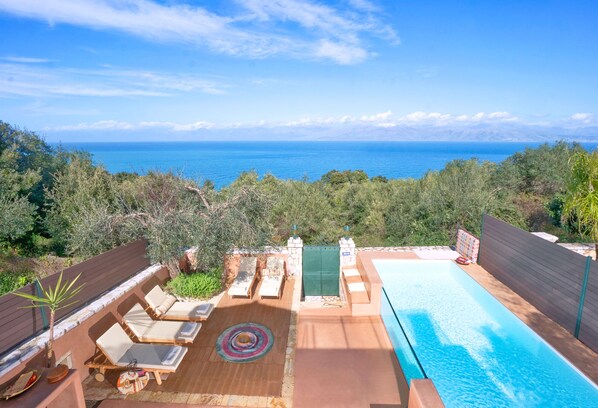 Villa de lujo, 3 habitaciones, alberca privada, vista al mar | Vista al agua