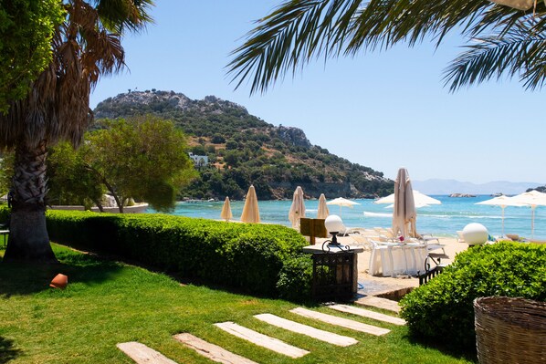Private beach, sun-loungers, beach umbrellas - Datca Doris Butik Otel - Special Class (Datça)