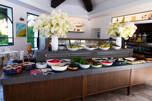 Free daily buffet breakfast - Datca Doris Butik Otel - Special Class (Datça)