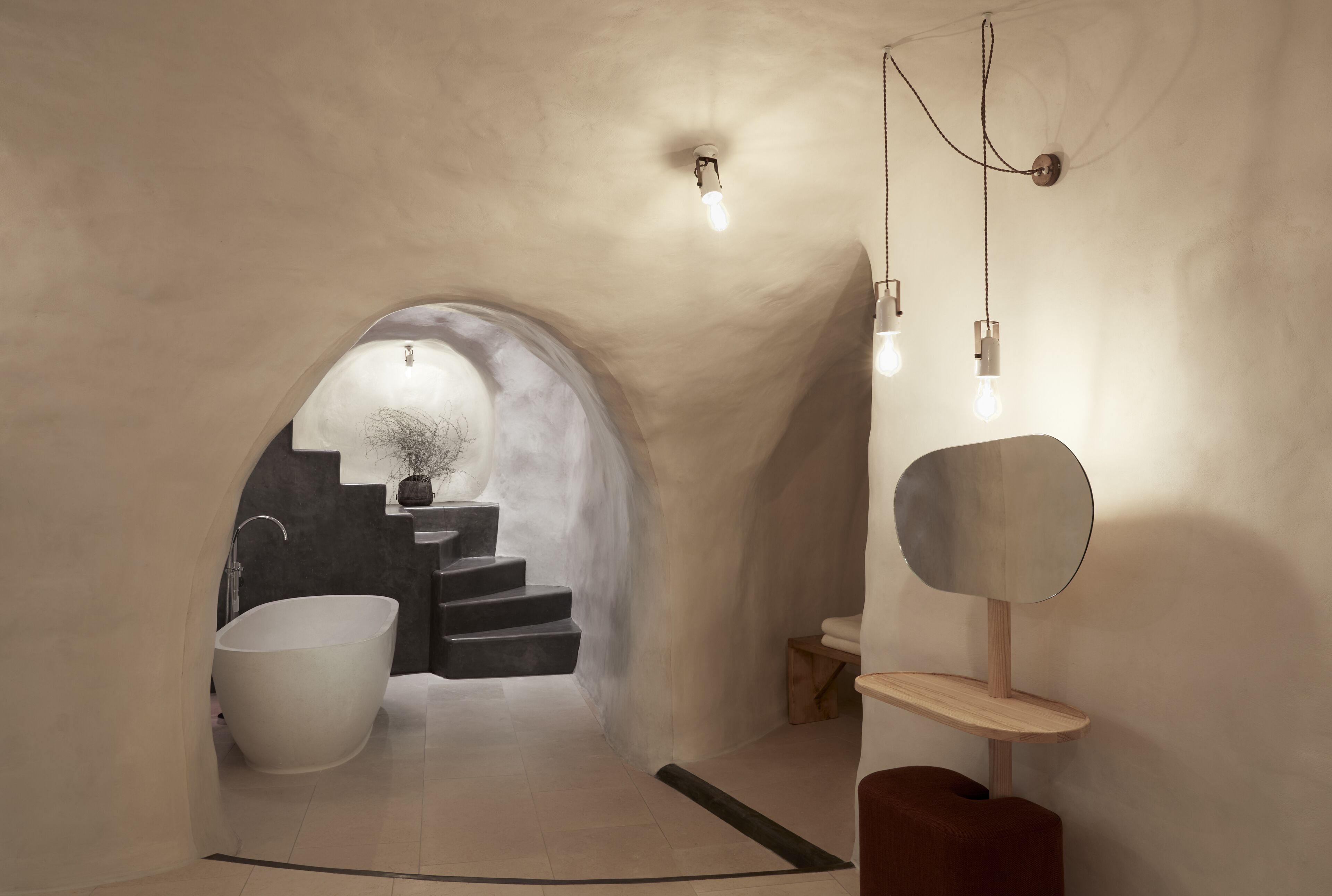 Vinsanto Honeymoon Villa with private heated pool and caldera view | Roupas de cama antialérgicas, cofres nos quartos, quartos à prova de som