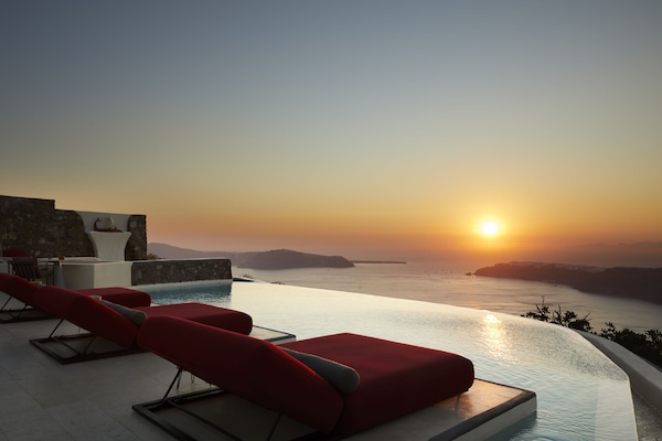 Outdoor pool, pool umbrellas, sun loungers