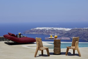 Cavalieros Honeymoon Villa with private heated pool and caldera view | Terrasse/patio