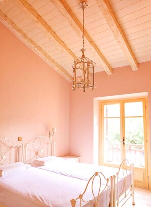 6 bedrooms, laptop workspace, iron/ironing board, free cribs/infant beds