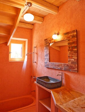 Traditional Villa, 6 Bedrooms, Private Pool | Private spa tub