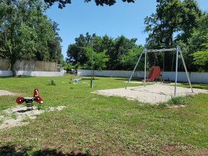 Children’s play area – outdoor
