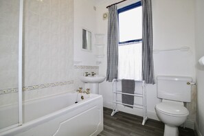 公寓, 2 间卧室 | 浴室 | 淋浴/盆浴组合、免费洗浴用品、吹风机、毛巾