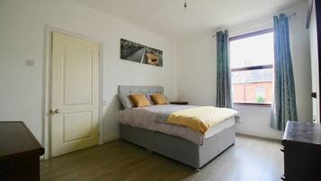 Apartment, 2 Bedrooms | 2 bedrooms, desk, iron/ironing board, free WiFi