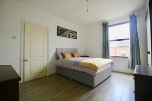 Apartment, 2 Bedrooms | 2 bedrooms, desk, iron/ironing board, free WiFi